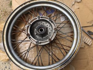 【バルカンクラシック400】ホイールの分解と組み立ての手順を紹介!