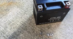 リトルカブのバッテリー交換!必要な工具と注意点もあわせて紹介!